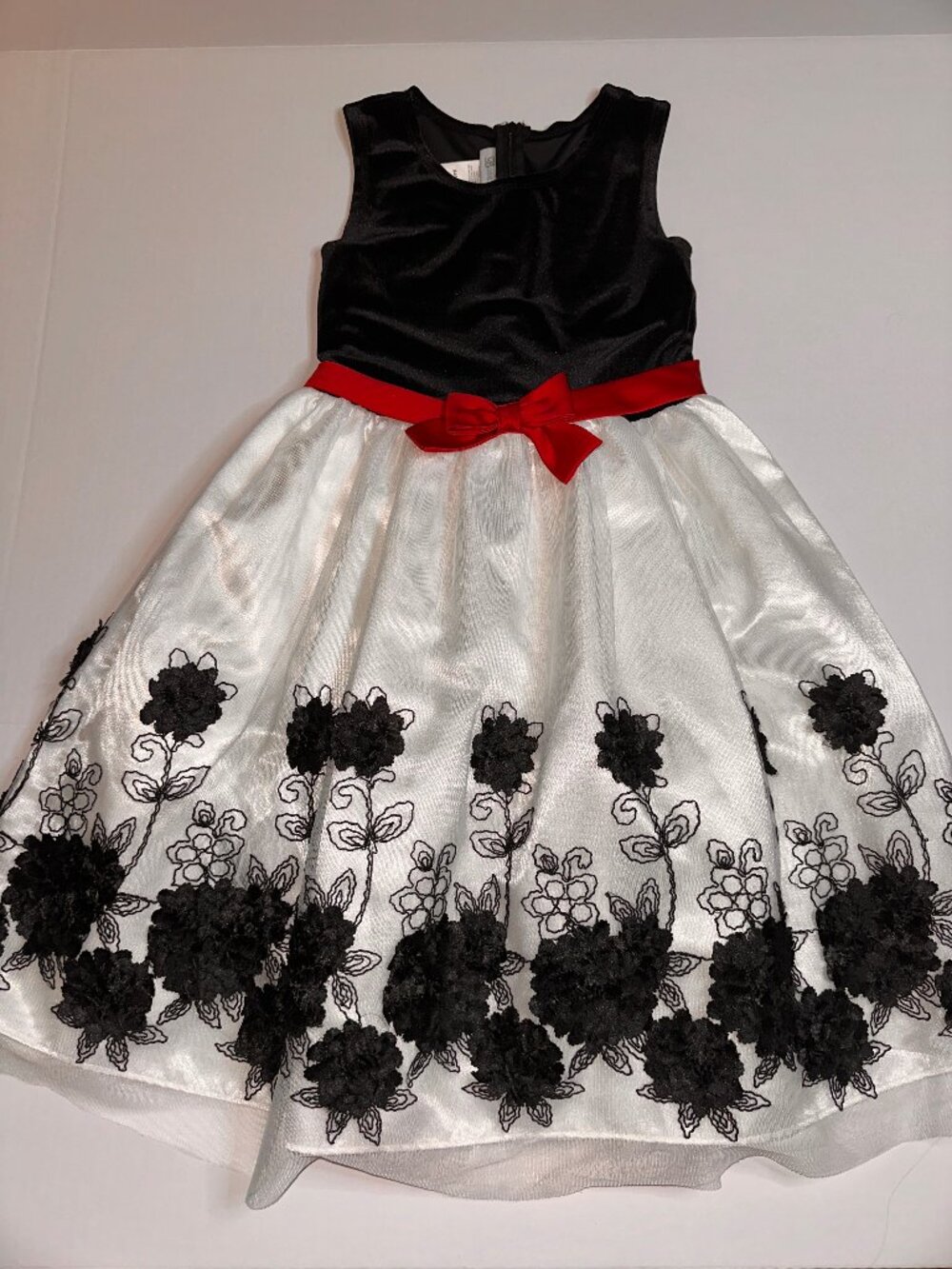 Girls Bonnie Jean Special Occasion Dress Black Flowers On White Tuille sz 10 697